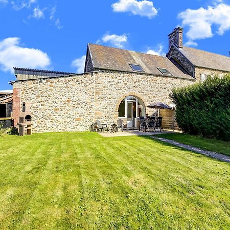 Holiday Home With Garden In Brainville Exterior foto