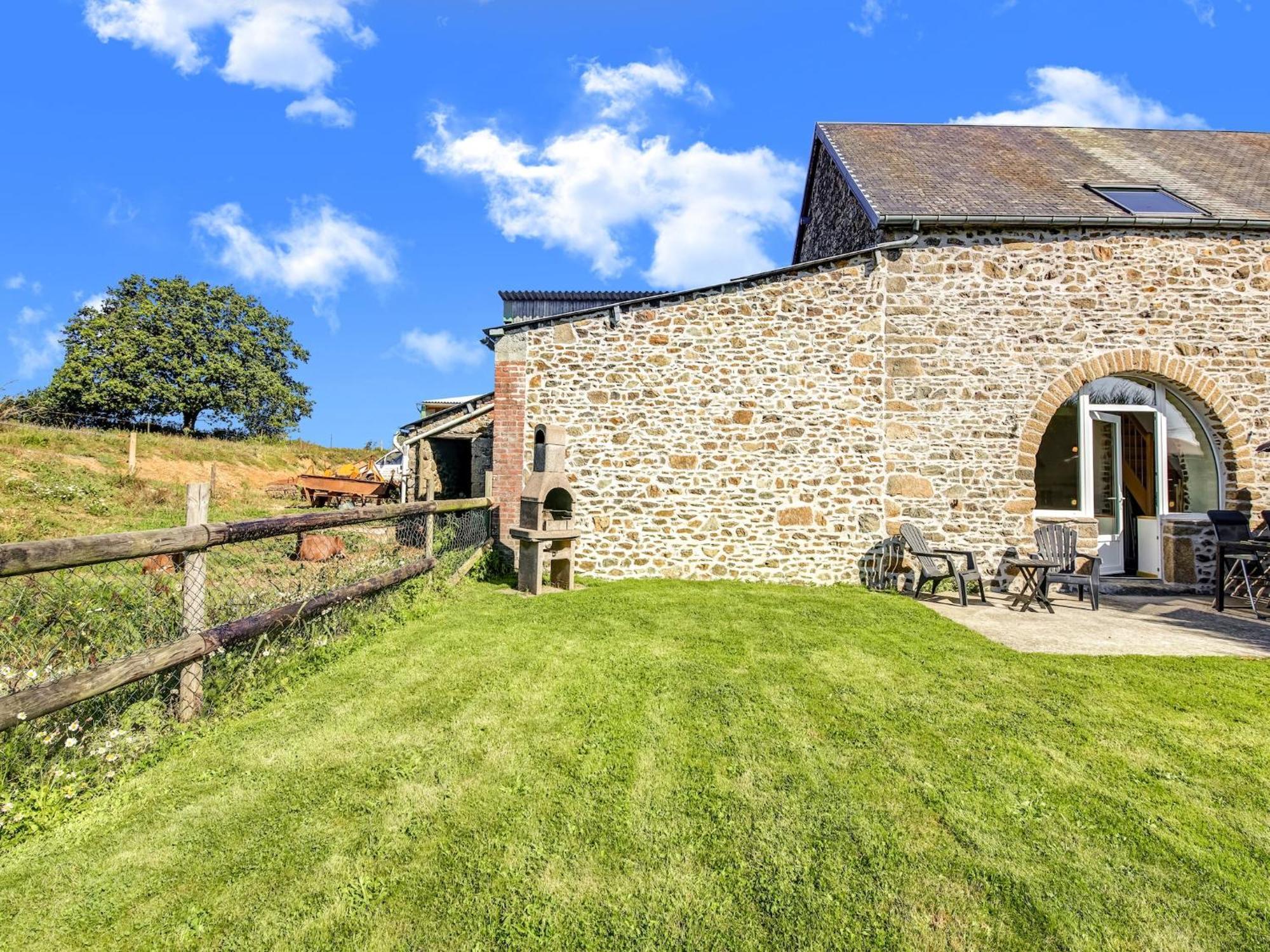 Holiday Home With Garden In Brainville Exterior foto