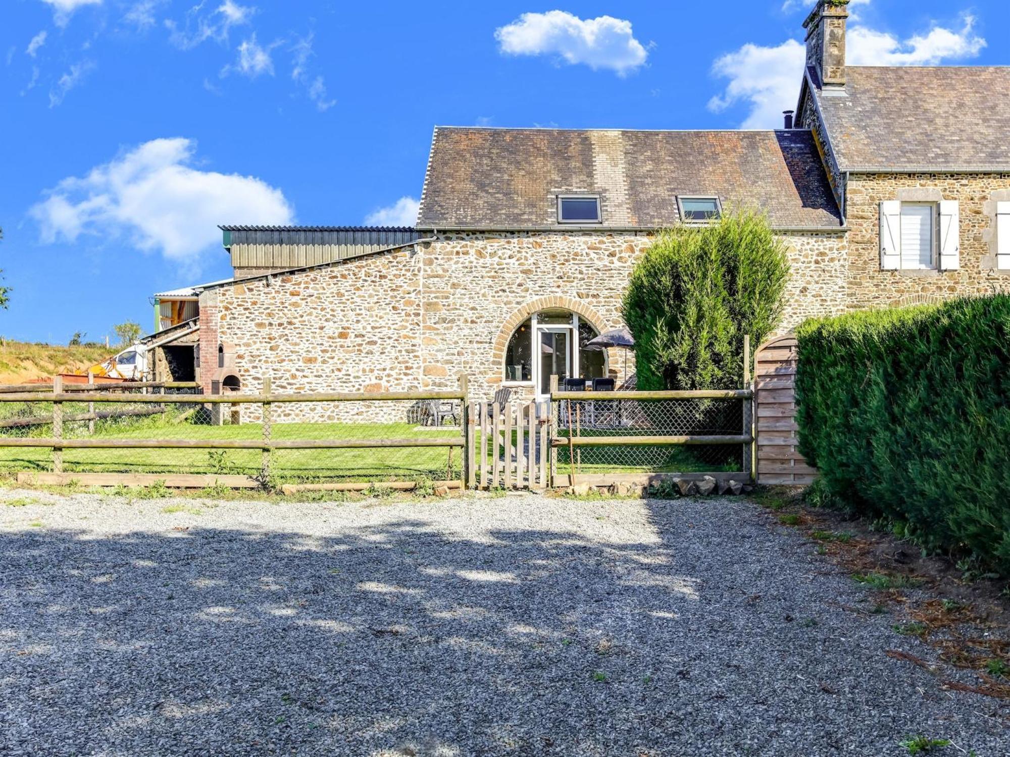 Holiday Home With Garden In Brainville Exterior foto